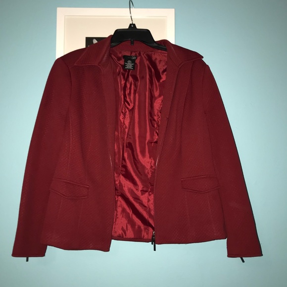 Red jacket - Picture 1 of 6